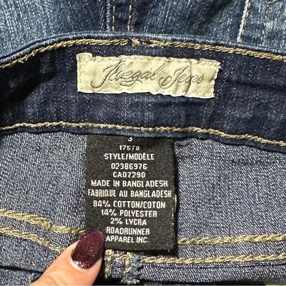 Illegal Jeans High-Rise Denim Shorts – Size 3 - Picture 3 of 3